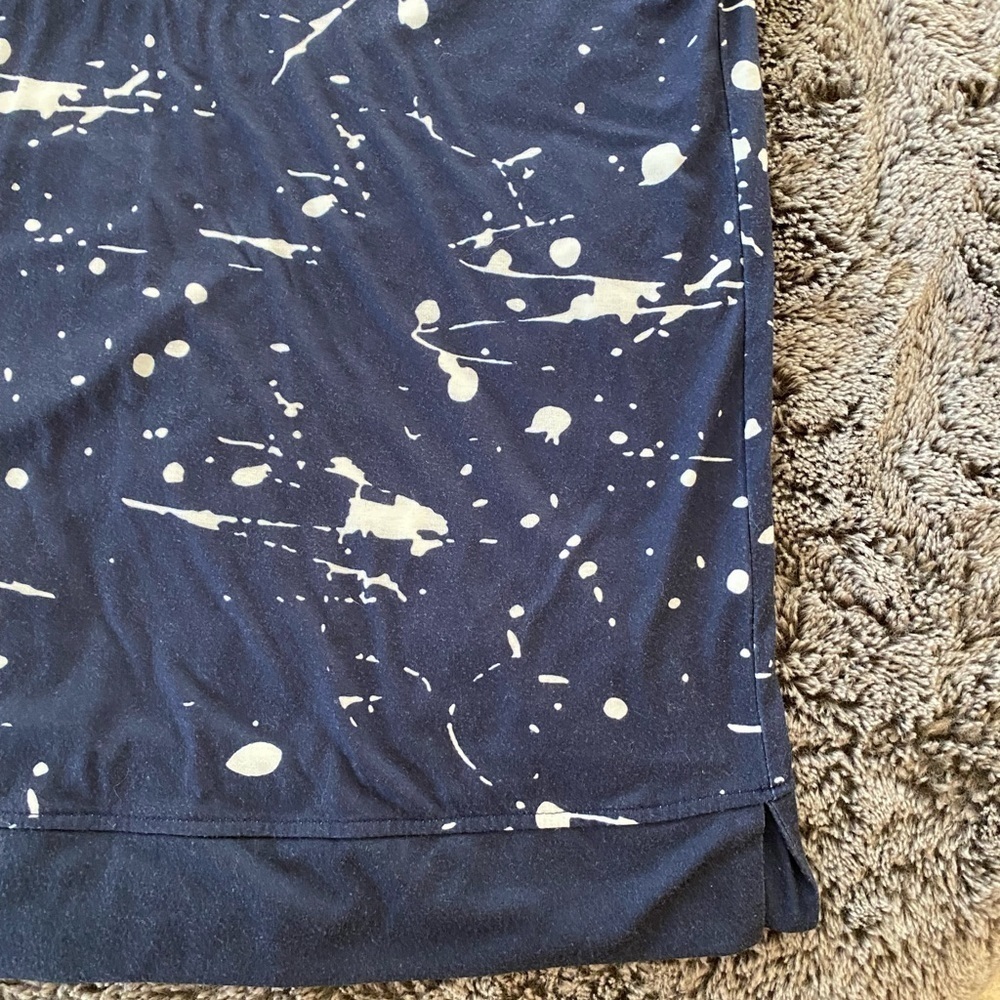 AMAZON ESSENTIALS Women’s Tee - Picture 10 of 13